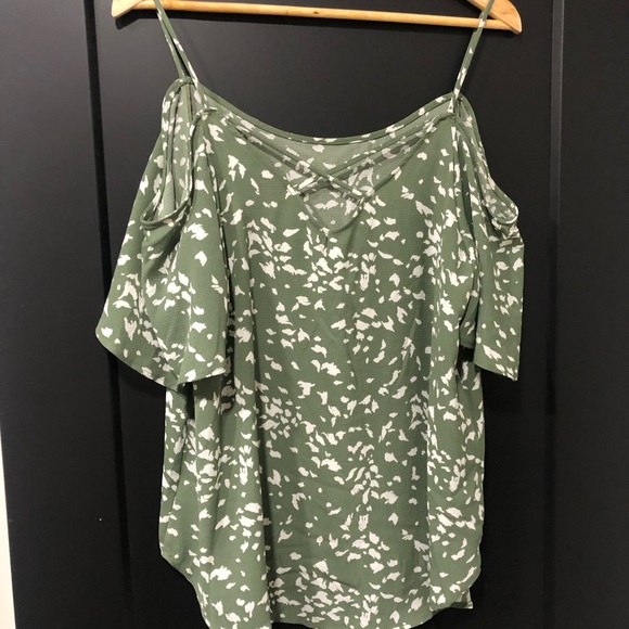 Off the shoulder sleeve top - Picture 2 of 4